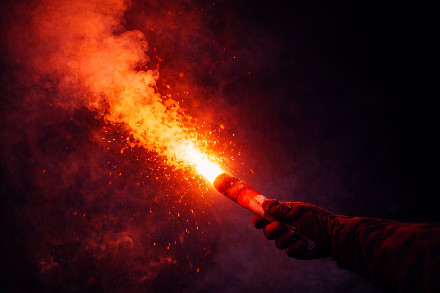 Czy raca morska parzy? Temperatura i zagrożenia 2026