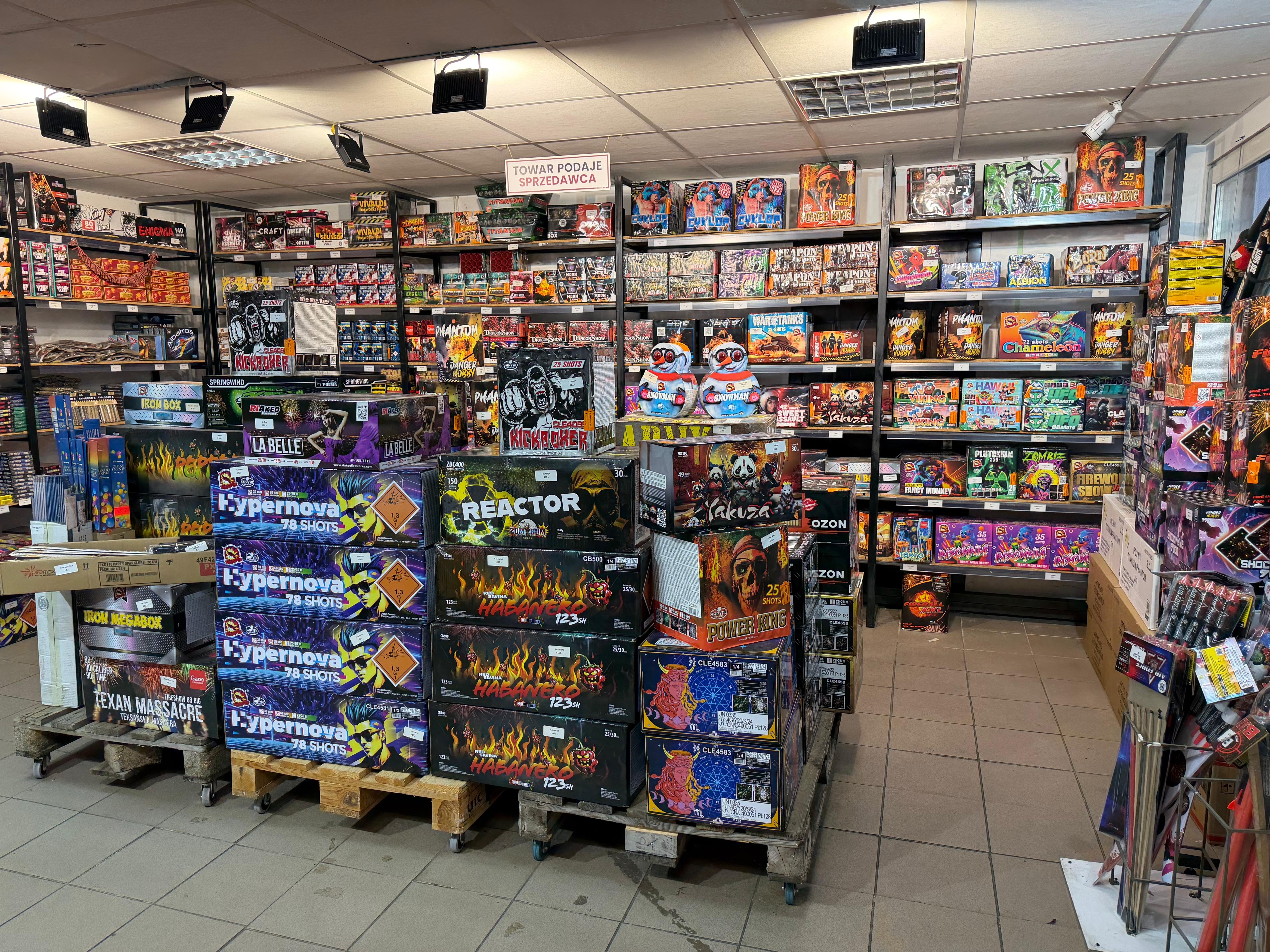 Duży wybór fajerwerków w pile